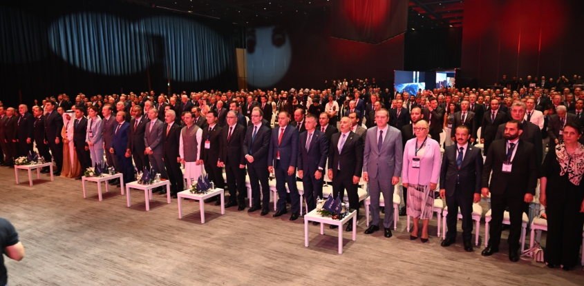 '5. TÜRKİYE DENİZCİLİK ZİRVESİ', TERSANE İSTANBUL'DA DÜZENLENEN TÖRENLE BAŞLADI